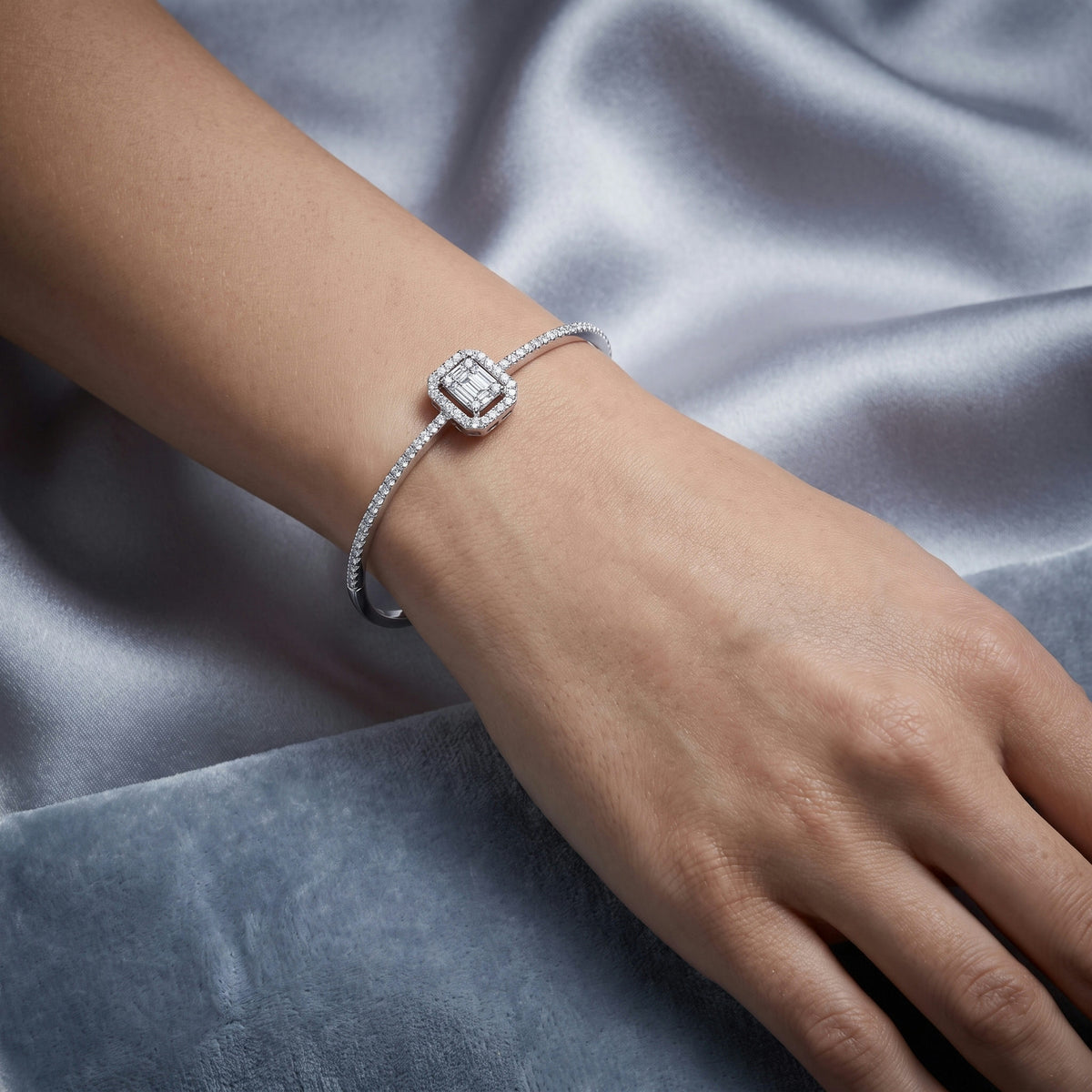 Diamond Bangle DBA126